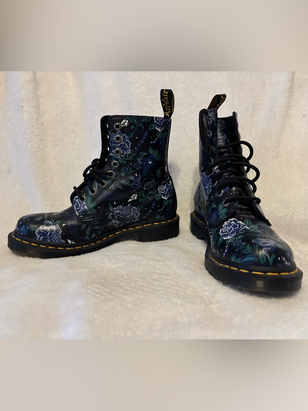 Dr. Martens 1460 Pascal Mystic Floral Lace-Up Leather Boots Women’s size 7